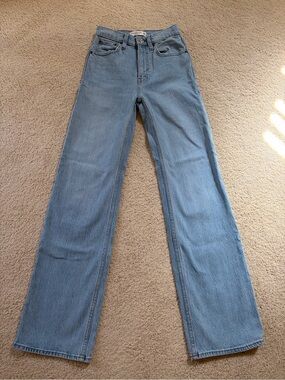 A&F ‘90s Relaxed Jean High Rise Medium Wash